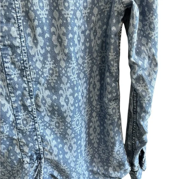 Holding Horses Anthropologie Button up top Sz 4 Denim/Chambray - Picture 7 of 16